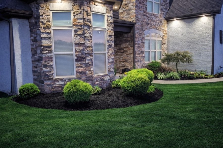 Homepage hero of the Hollingsworth Lawn Maintenance website